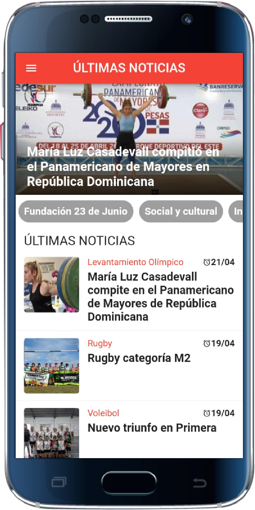 Celular con la aplicación mobile del Club en la sección últimas noticias